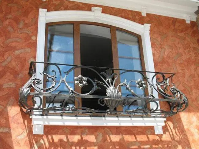 Балкон над крыльцом в частном доме фото