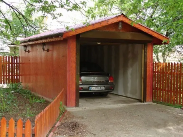 Можно ли строить гараж на границе участка по закону?