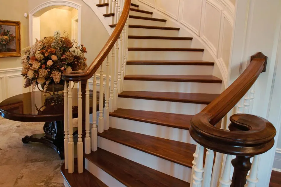 Обрамление лестниц в частном доме