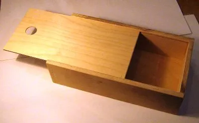 фанерная коробка с выдвижной крышкой