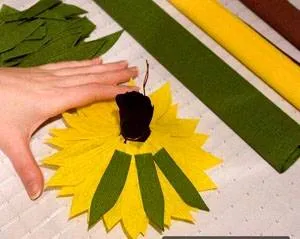 Цветы из гофрированной бумаги своими руками: простые мастер-классы