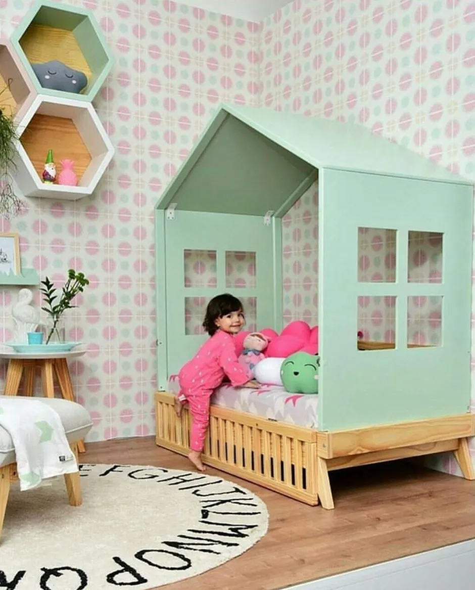 Детская кроватка домик для девочки