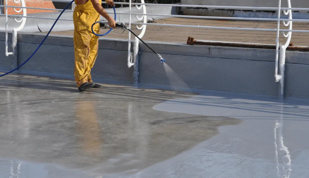 Покрытие бетонного пола акриловой краской с помощью краскопульта