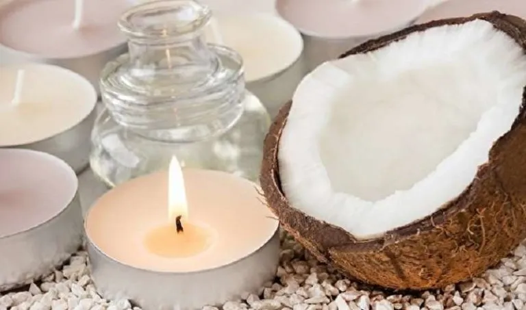 Из кокосового свечного материала можно сделать ароматную контейнерную свечу