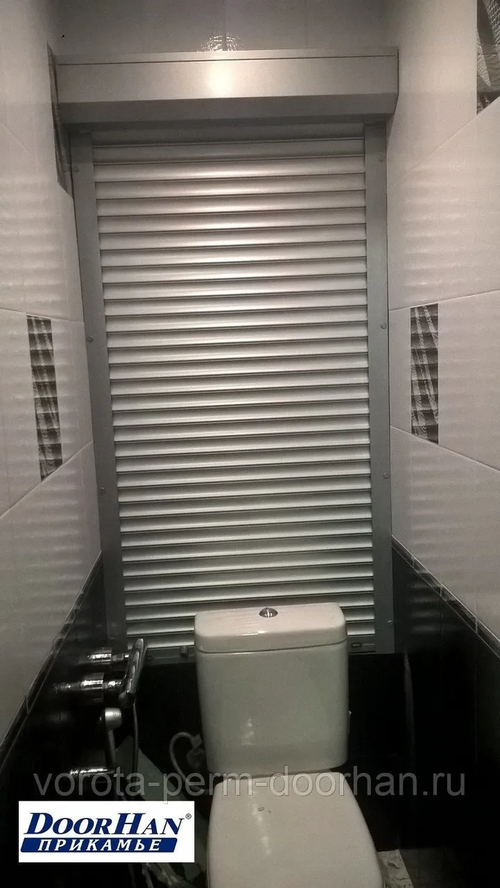 Жалюзи для сантехнического шкафа в туалете