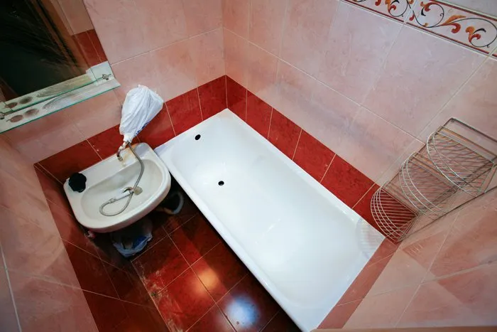 Ванная комната, подготовленная к реставрации