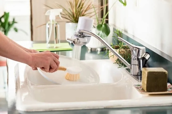 9 лайфхаков для мытья посуды, которые помогут делать это проще и быстрей