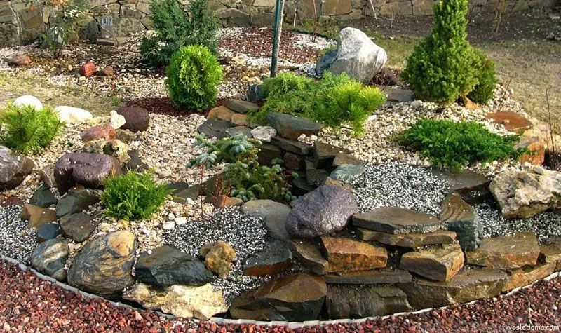 Красивый каменный сад