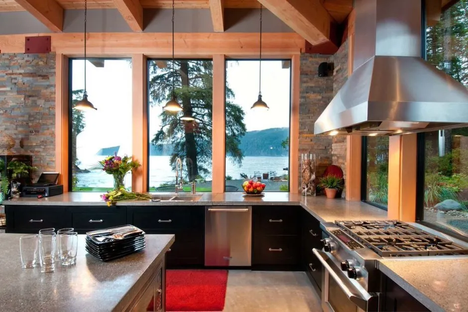 Кухня столовая с панорамными окнами